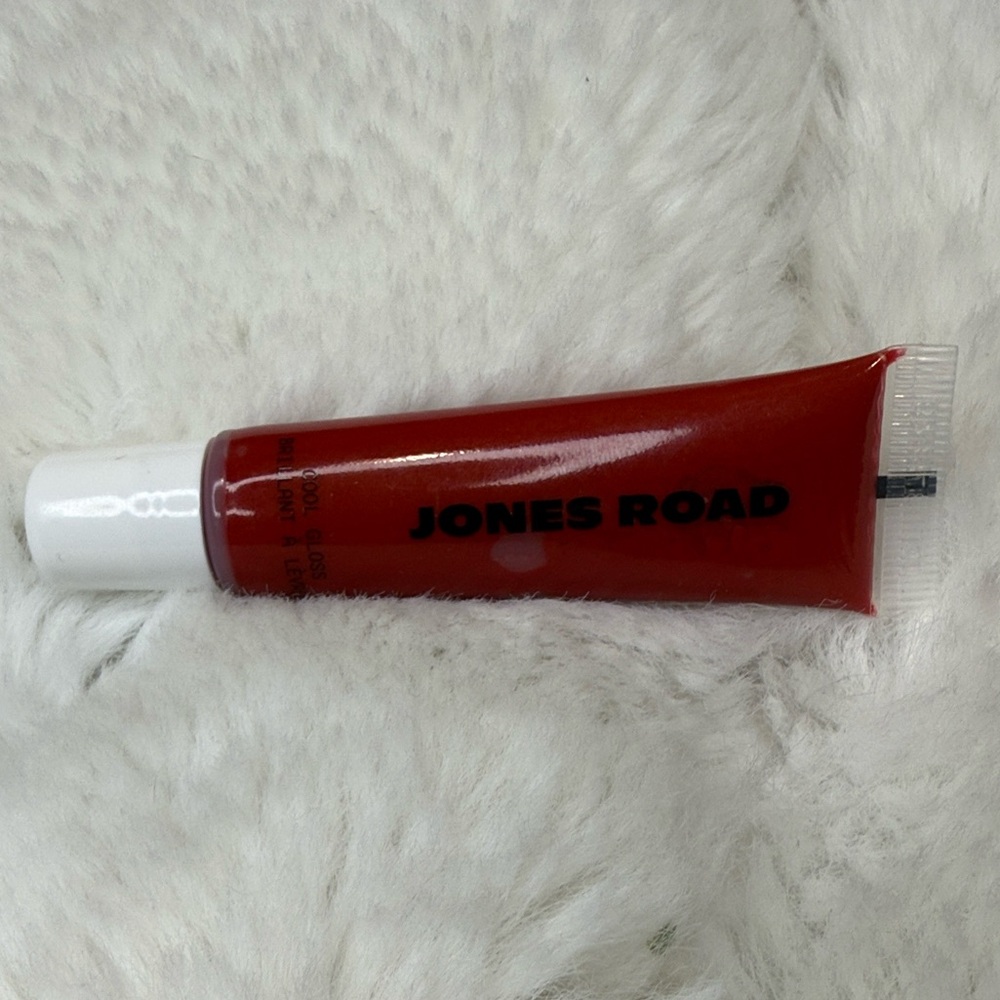 💋NWOB💋 JONES ROAD Cool Gloss in  Great Red -Discontinued - Picture 2 of 3